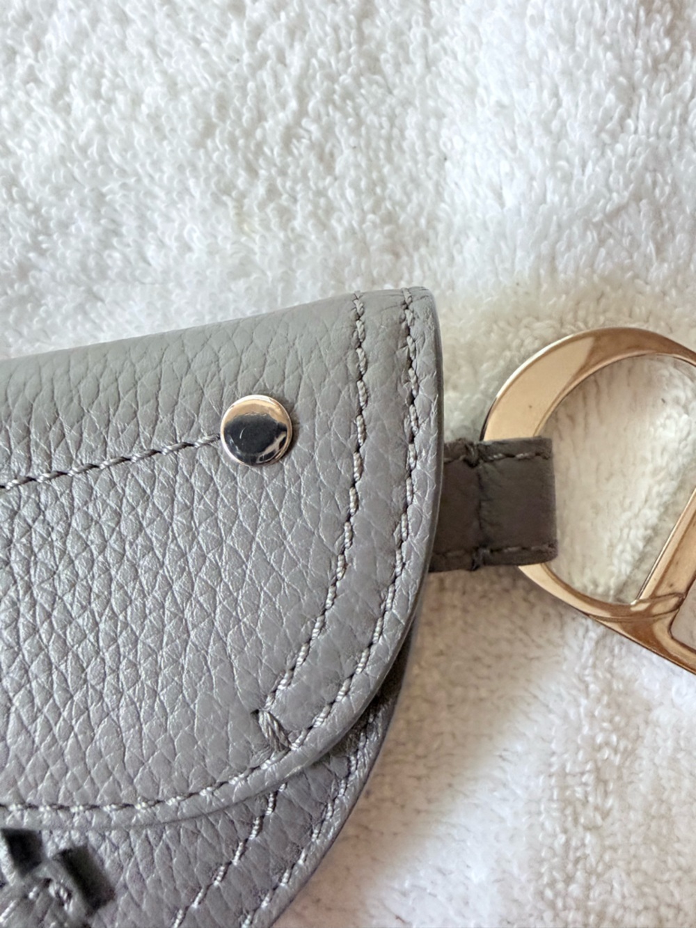 Christian Dior Saddle Key Ring Coin Pouch in grained calfskin leather. - Picture 3 of 10
